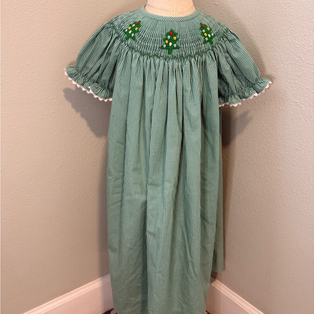 Stitchy Fish Girls Green Smocked holiday Christmas Dress with Embroidery Size 6